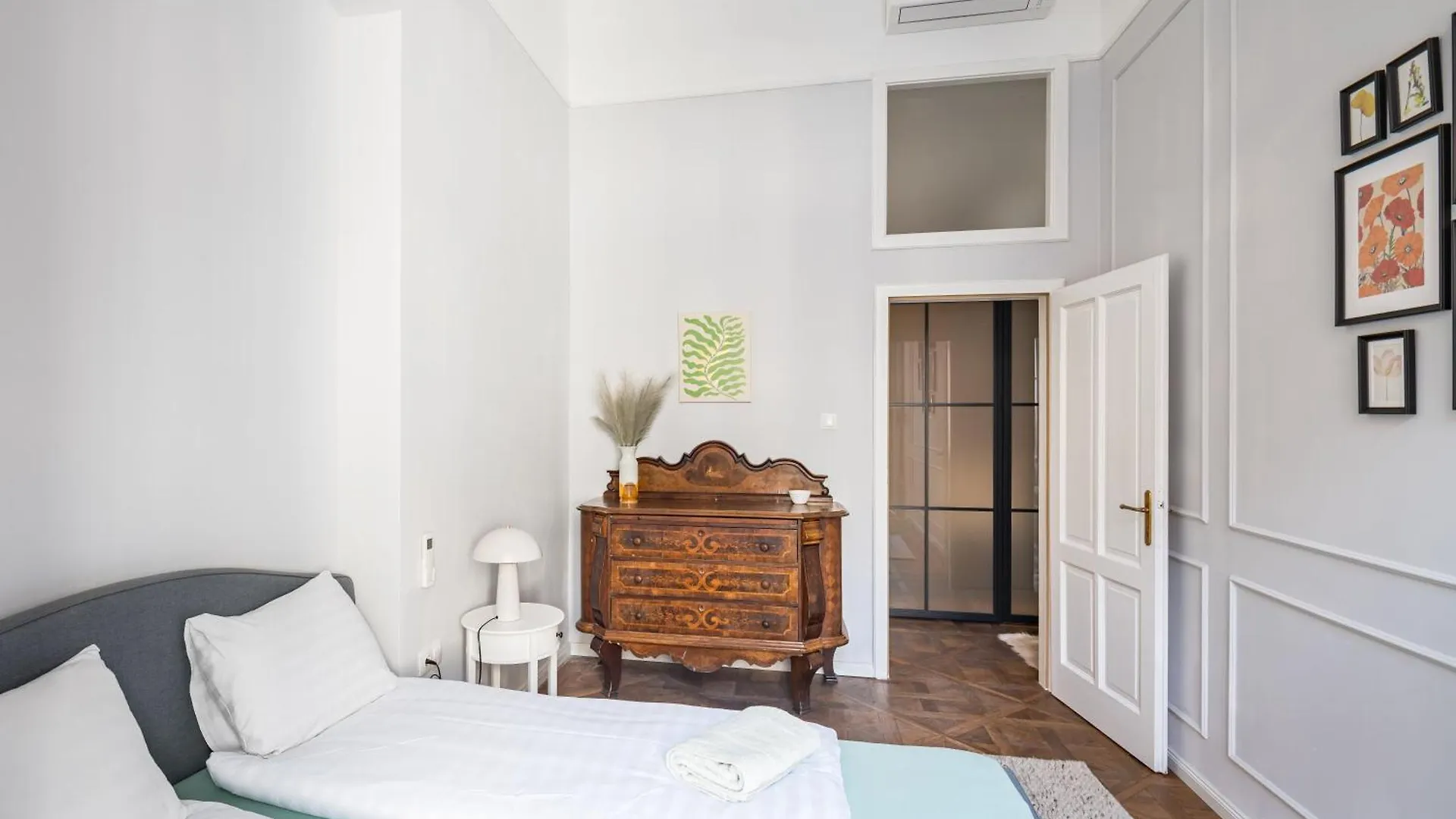 בודפשט 4Br Artdeco Elegance With Sauna
